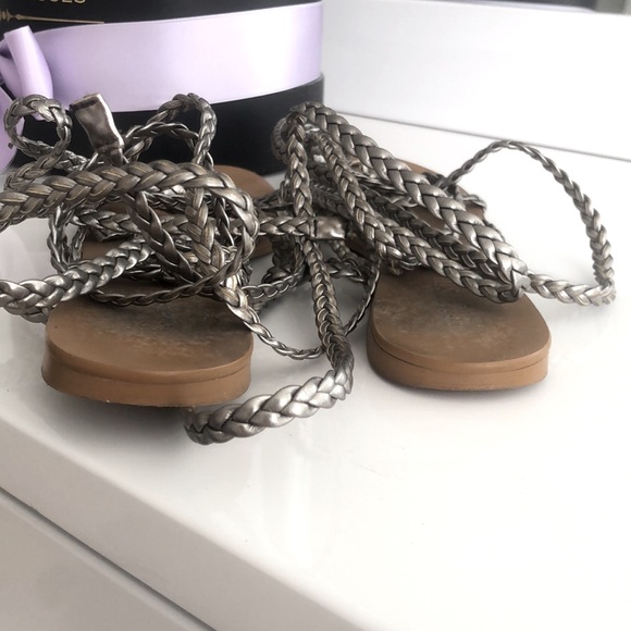 Colin Stuart Braided Strappy Flat Sandals Silver 6 - Picture 3 of 4